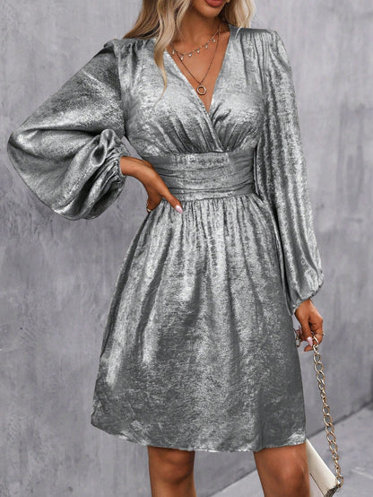 Nicole - Elegant Pleated Midi Dress