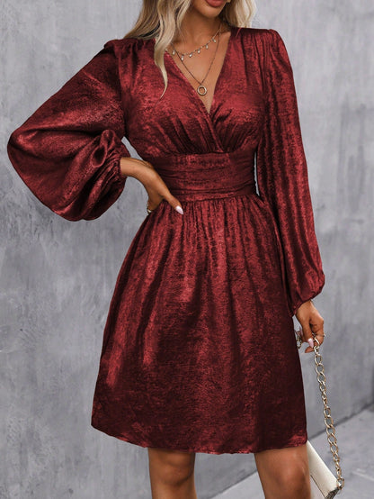 Nicole - Elegant Pleated Midi Dress