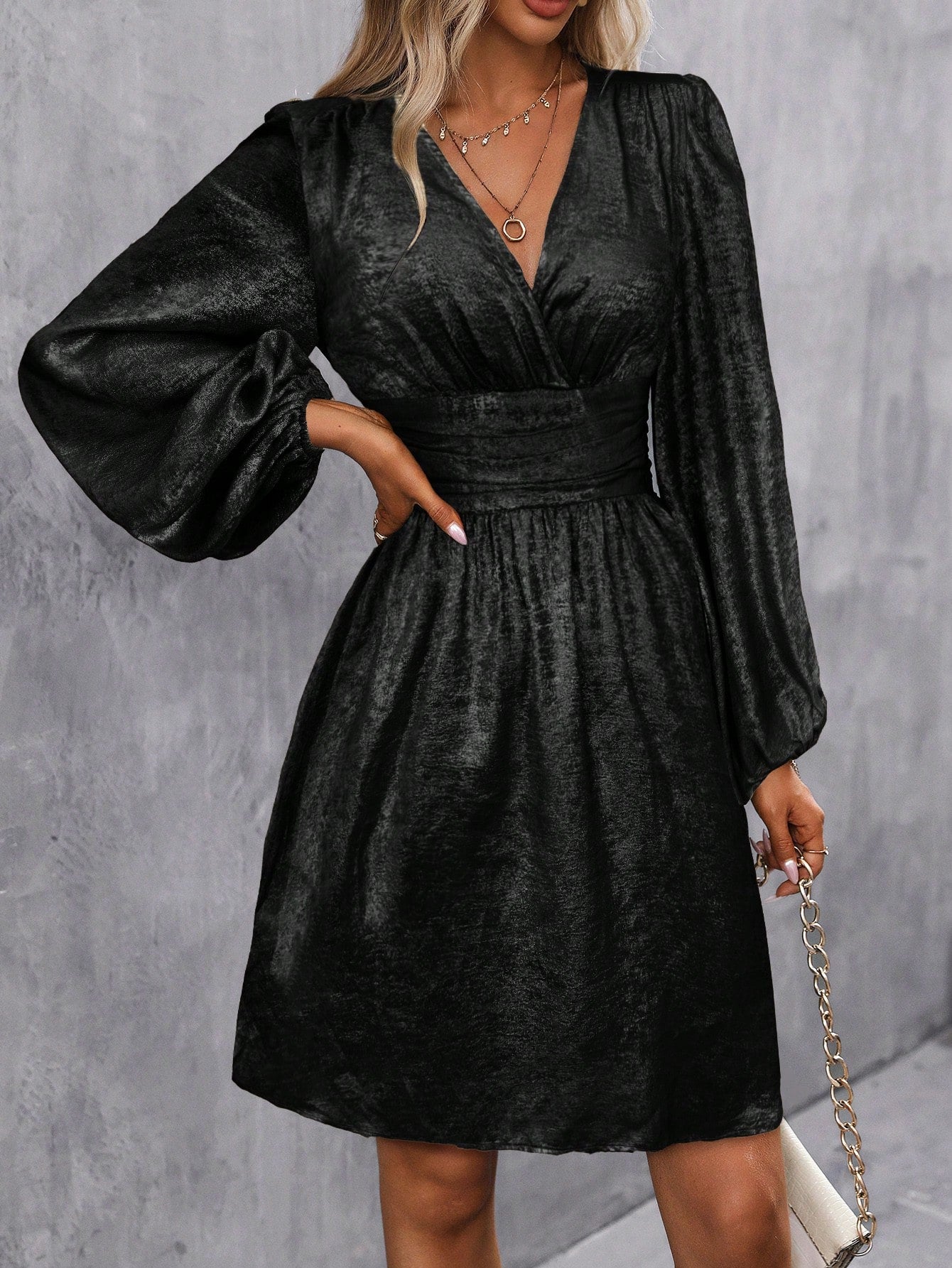 Nicole - Elegant Pleated Midi Dress