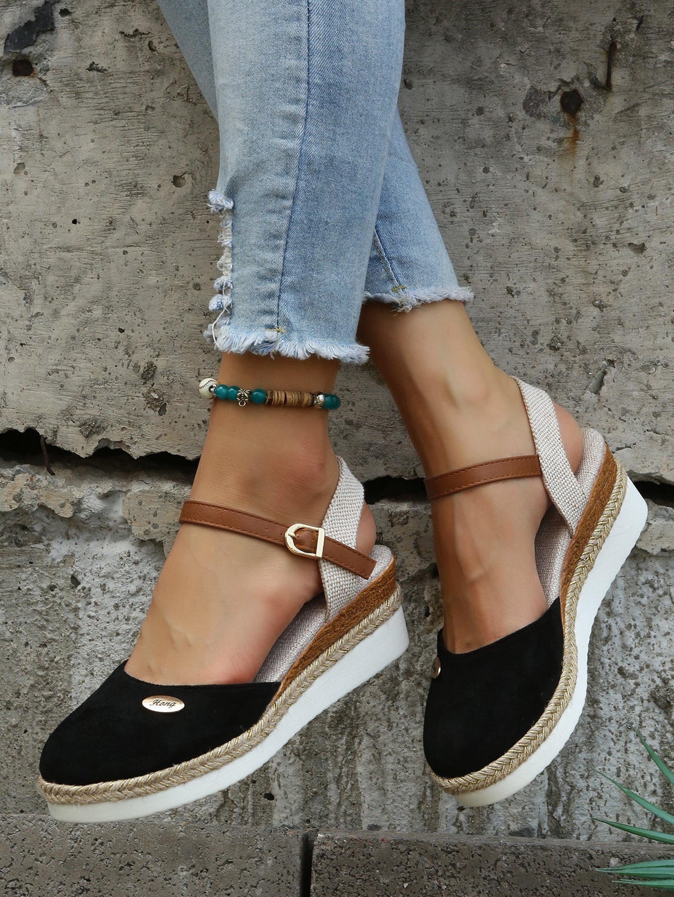 Mia - Closed-Toe Platform Espadrilles